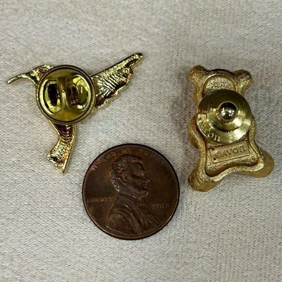 Vintage Avon Gold Tone Bear Red Rhinestone Hummingbird Green Eye Set of 2 - Picture 2 of 10